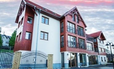 VILLA OSTOJA   GÄSTEHAUS   FLINSBERG   FREIE ZIMMER