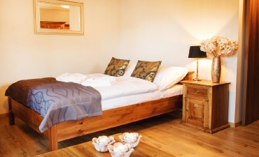 VILLA OSTOJA   GÄSTEHAUS   FLINSBERG   FREIE ZIMMER