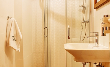 VILLA OSTOJA   GÄSTEHAUS   FLINSBERG   FREIE ZIMMER