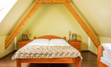 VILLA OSTOJA   GÄSTEHAUS   FLINSBERG   FREIE ZIMMER