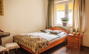 VILLA OSTOJA   GÄSTEHAUS   FLINSBERG   FREIE ZIMMER